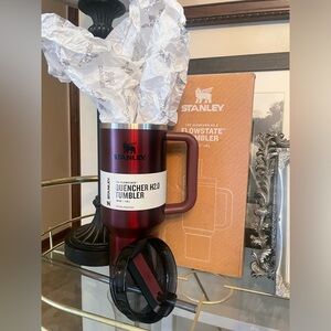 BNWT & box- Stanley 40 oz Rosewood Glow